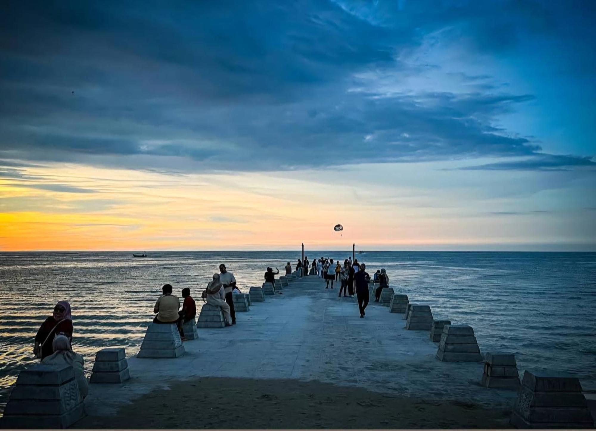 Executives Pantai Seaview Batu Ferringhi 2704 - 2 Bedrooms Екстер'єр фото